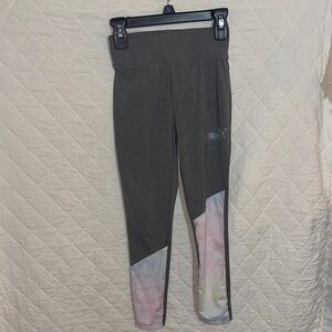 PUMA Girls M(8) Leggings in Gray with Pink Details